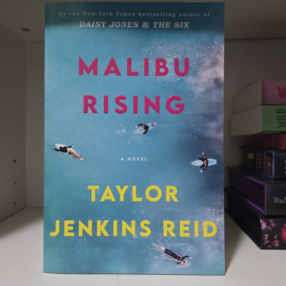Malibu Rising Novel by Taylor Jenkins Reid